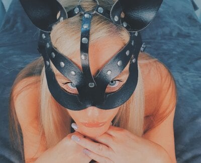 PhantomWifey Female C2c Online Webcam Adult