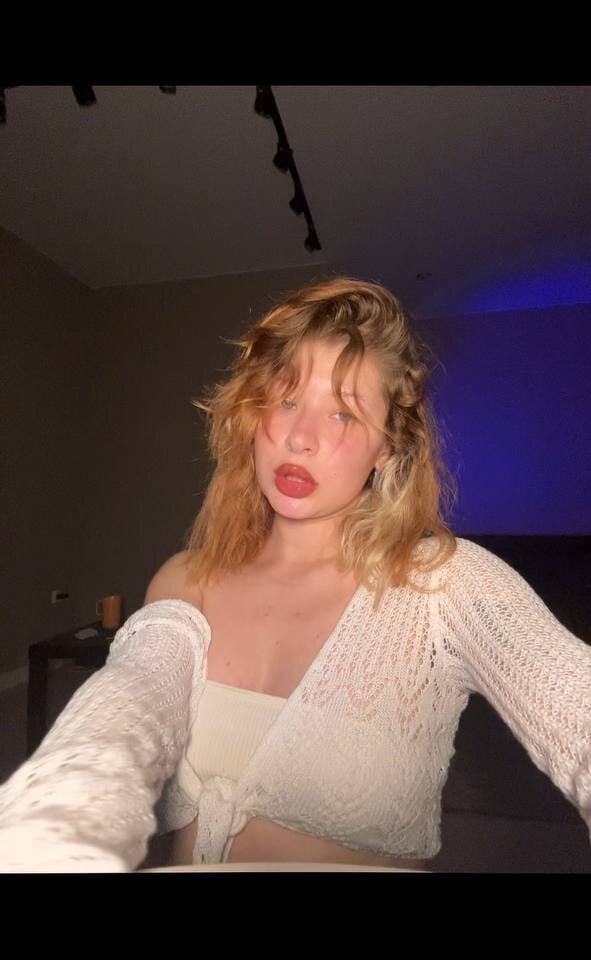 vikiraamstrong webcam profile - Turkish