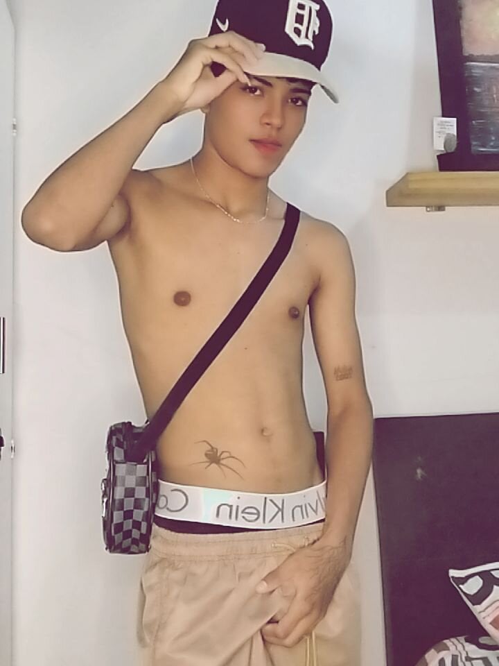 Naugthy_boy00's Offline XXX Chat