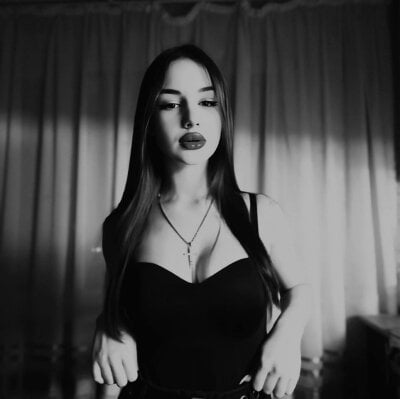 TheaSwan Female Newbrunettes Nude Cam