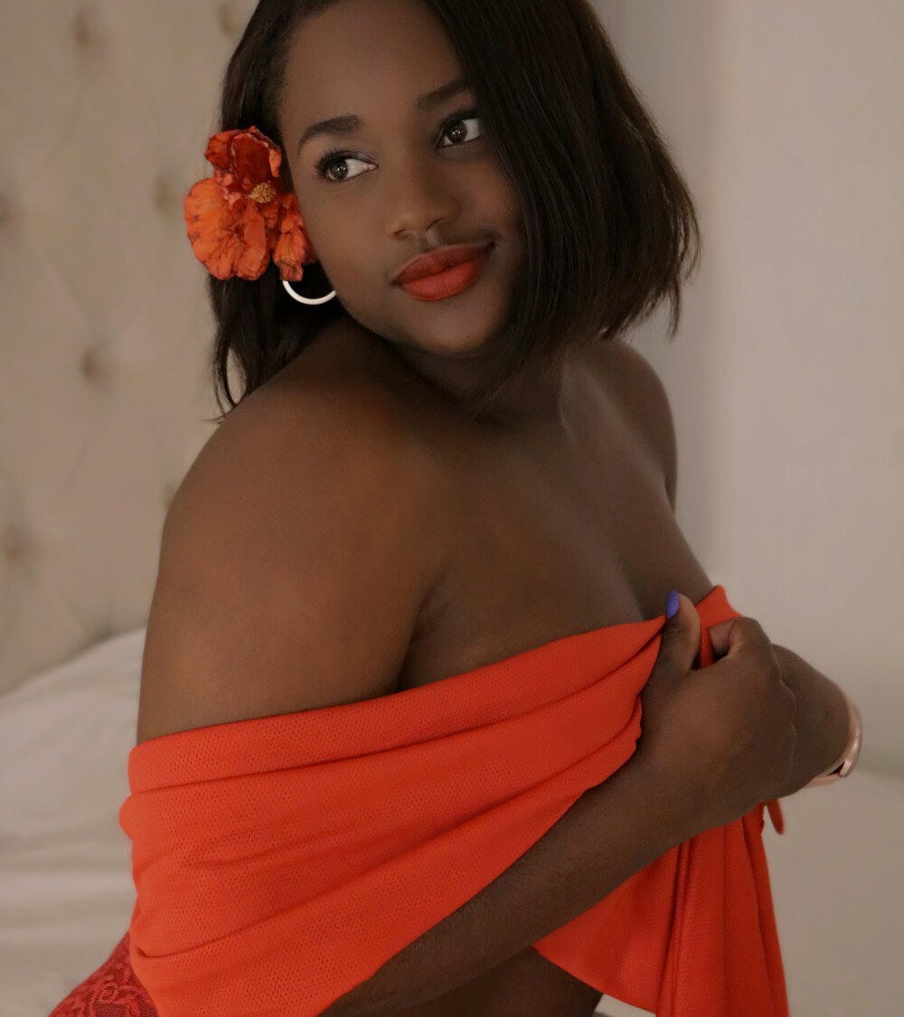 bustyshayna 👐 live naked chat