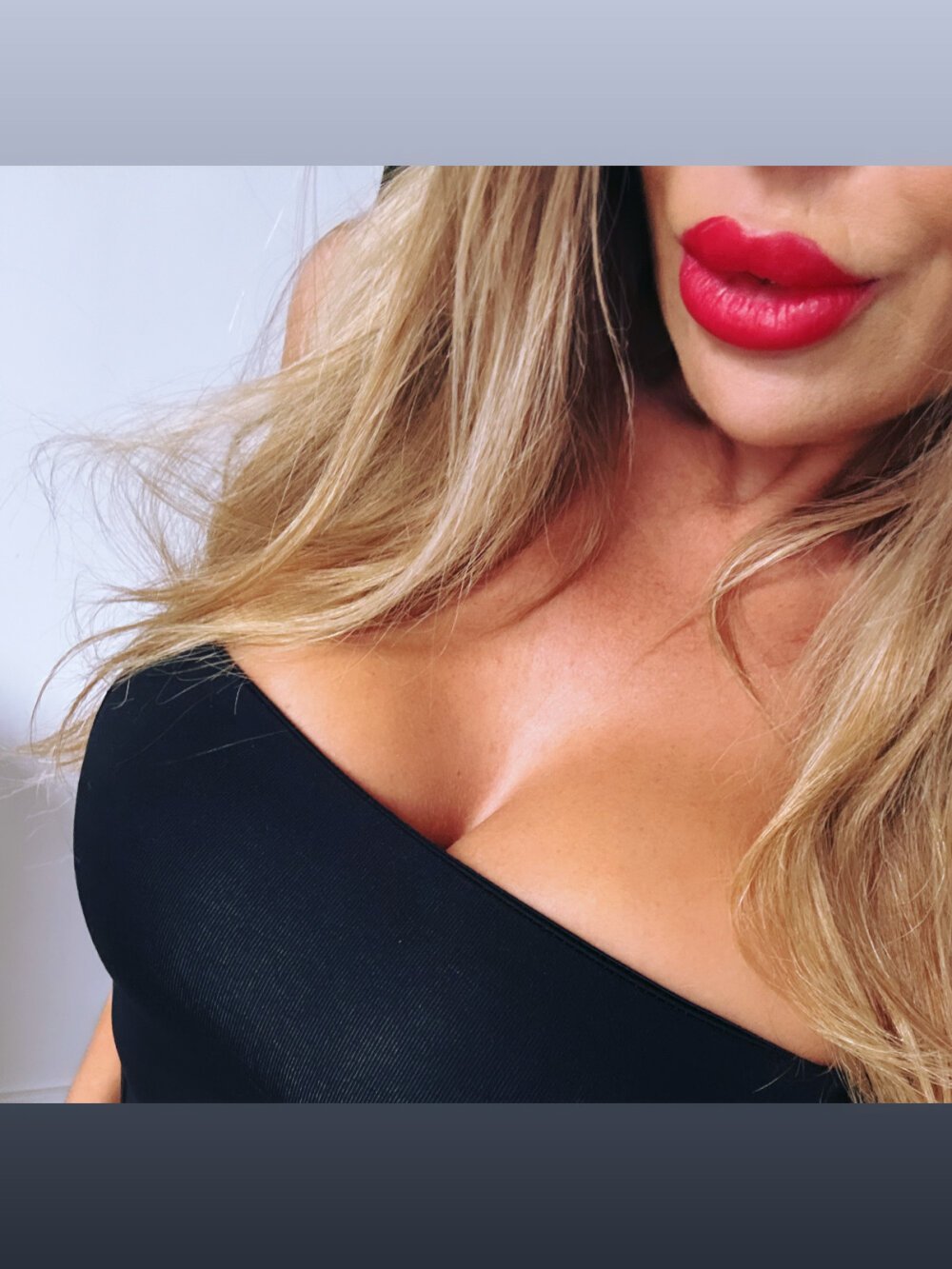 sleekcams.com mrscharlottfox livesex profile in in-the-same-world-to-you cams