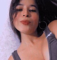 anabella_125's Offline Chat Room