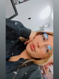 Kitana-Moreno Webcam Model Profile
