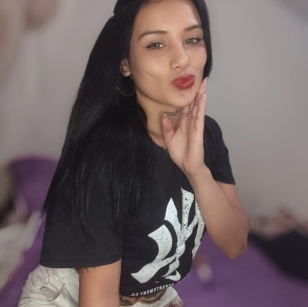 abyy_21's Offline Chat Room