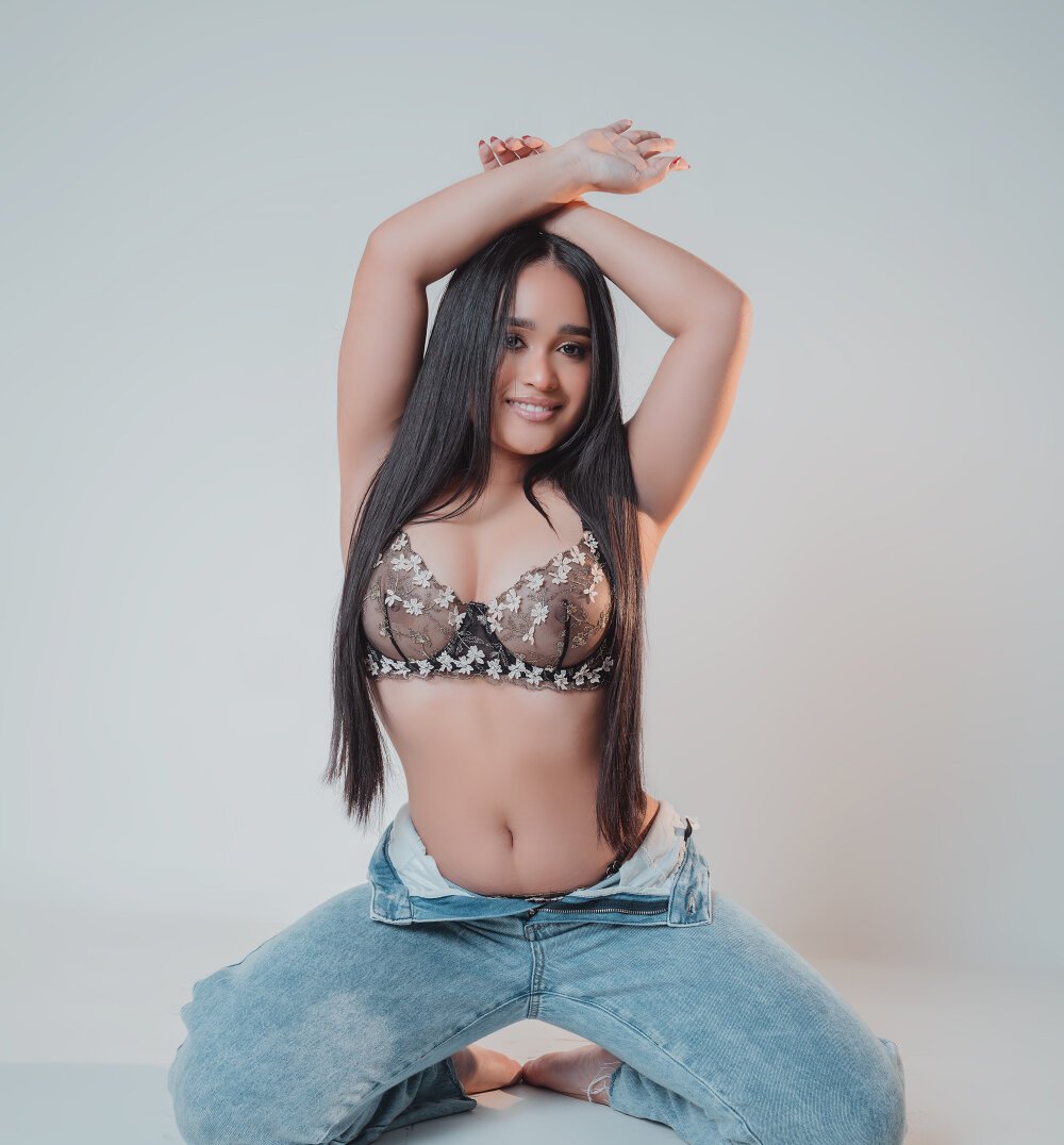 AlanaWoods_ profile