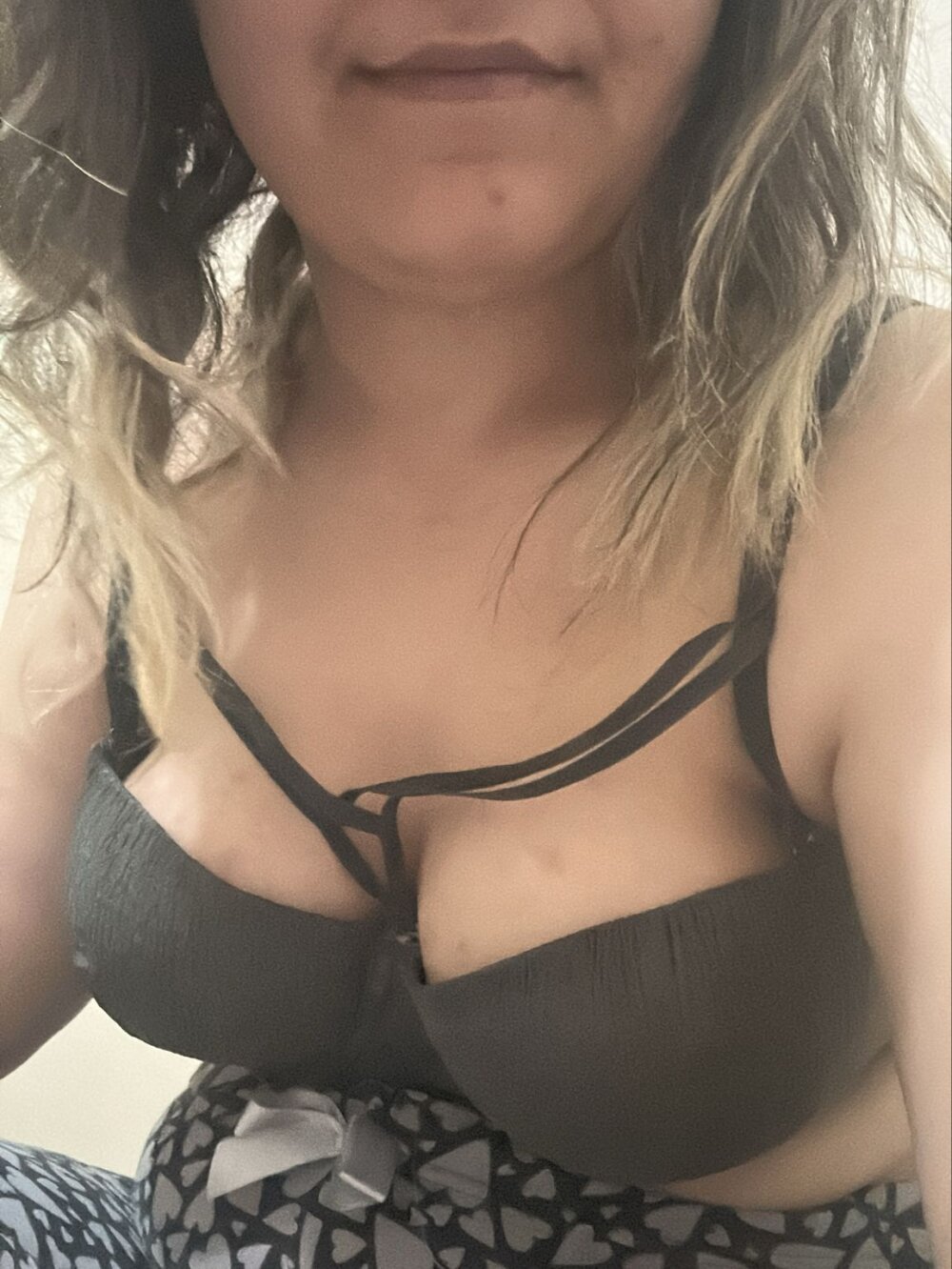 Watch simge25 live on cam on StripChat