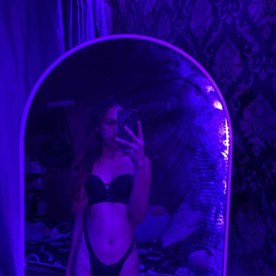 your_wifey Live Cam on StripChat