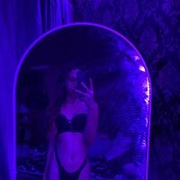 your_wifey's webcam live show