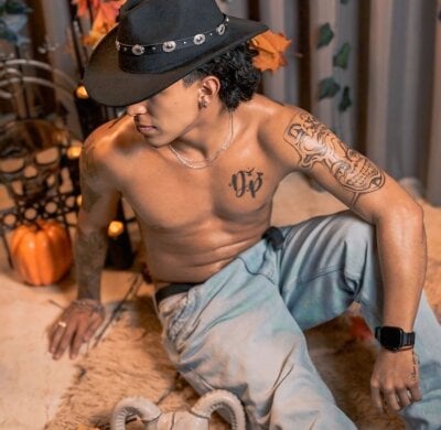 Jason_hanks8 Couple Shaven Online Cam Strip