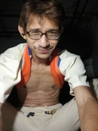 SuperHornyJunya's Offline Chat Room