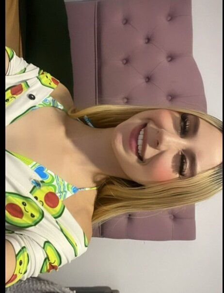 Celeste_pagie's Offline XXX Chat