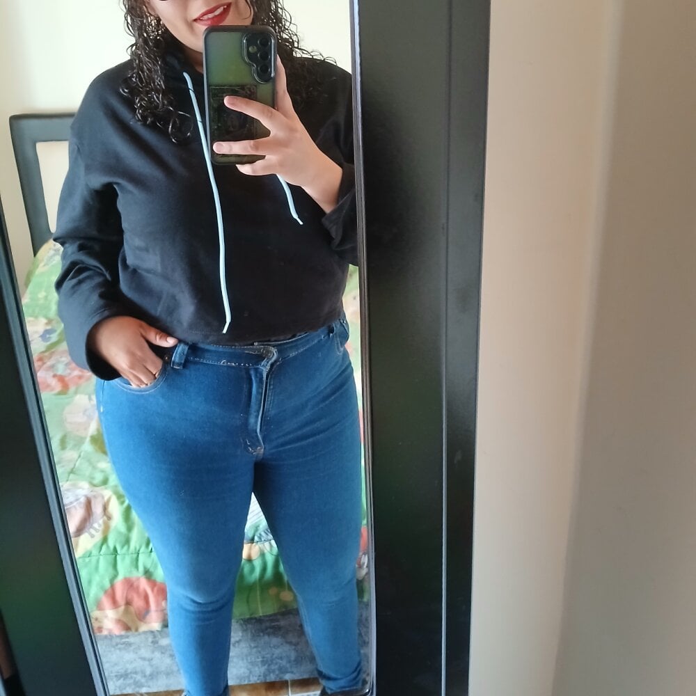 GIRL_HotDelicious profile