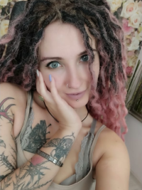 StephanieTeasing's Offline Chat Room