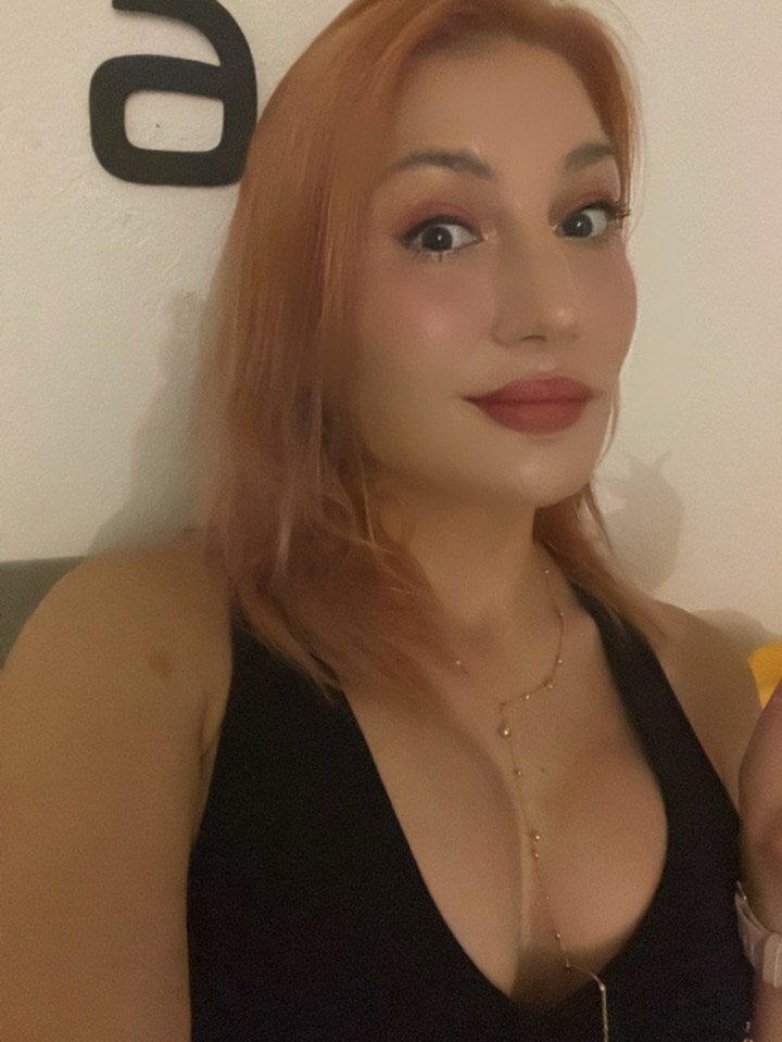 Dollybm1 live cam model at StripChat