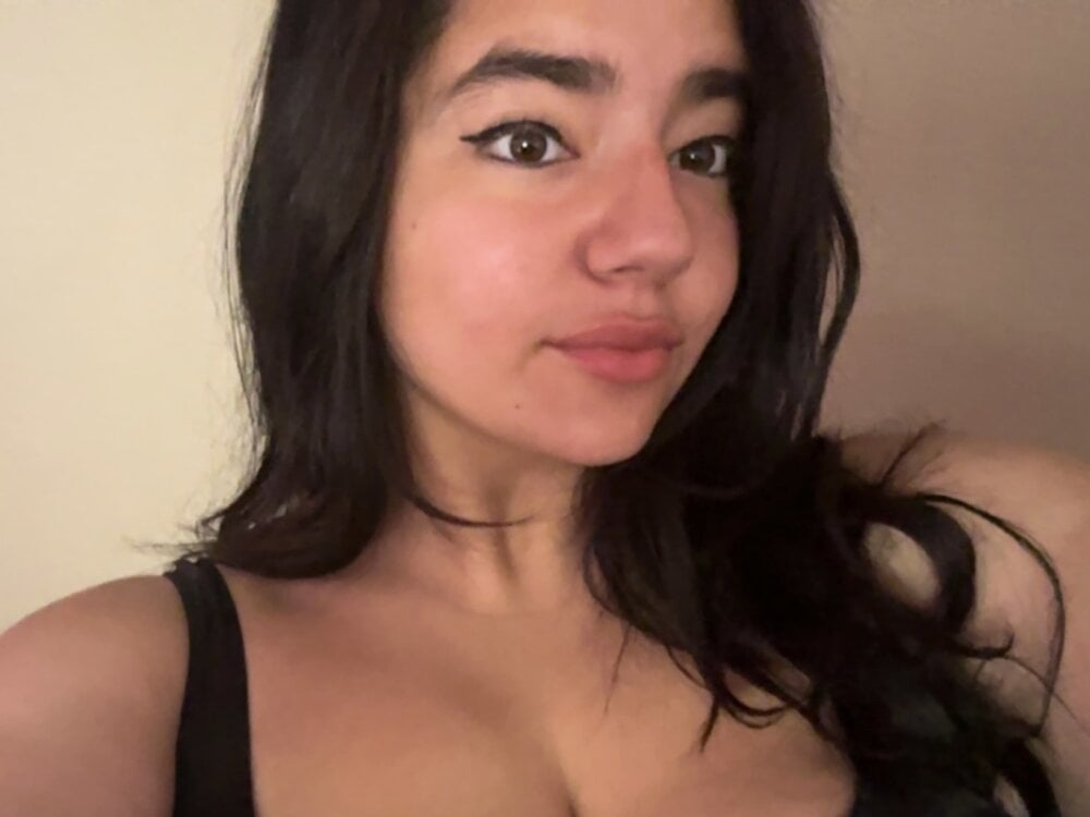 cheapadultsexcams.com roxyfoxy2026 livesex profile in latino cams