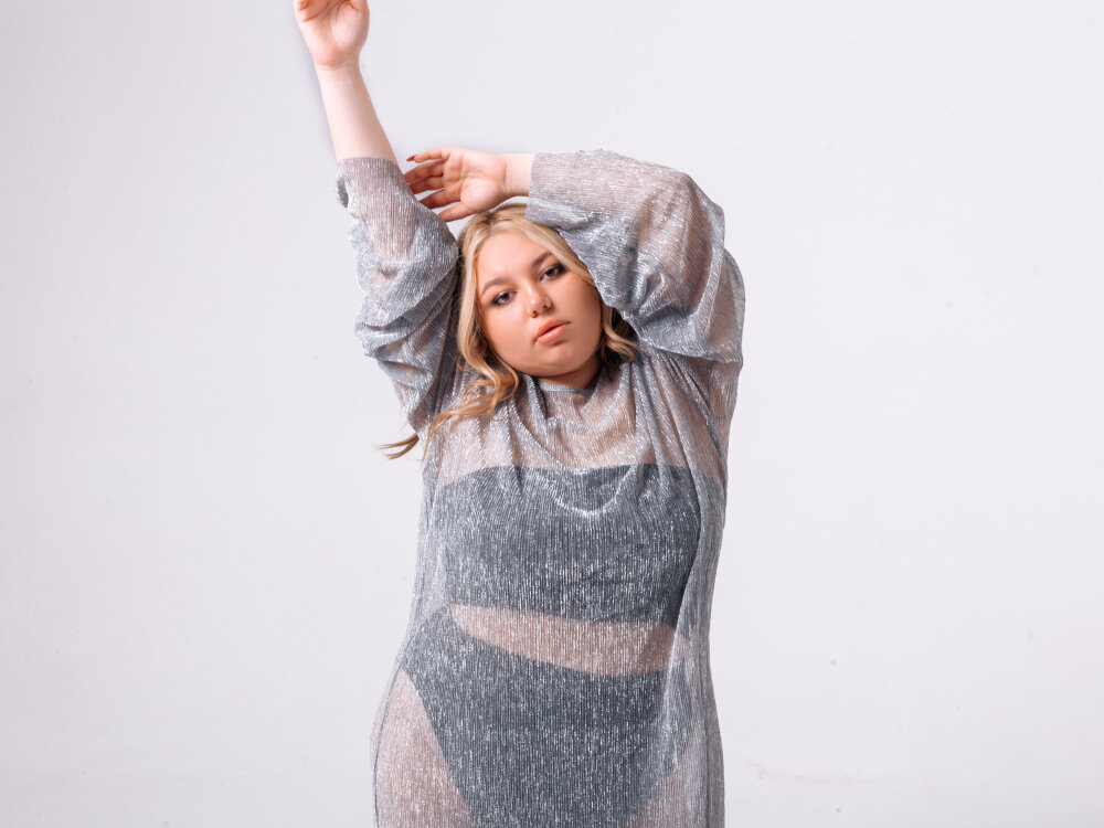 Live sex webcam photo for LillianKim #289973979