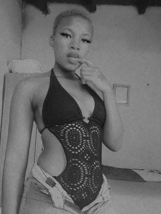 rudecam.live sexy-noxy livesex profile in grey-hair cams