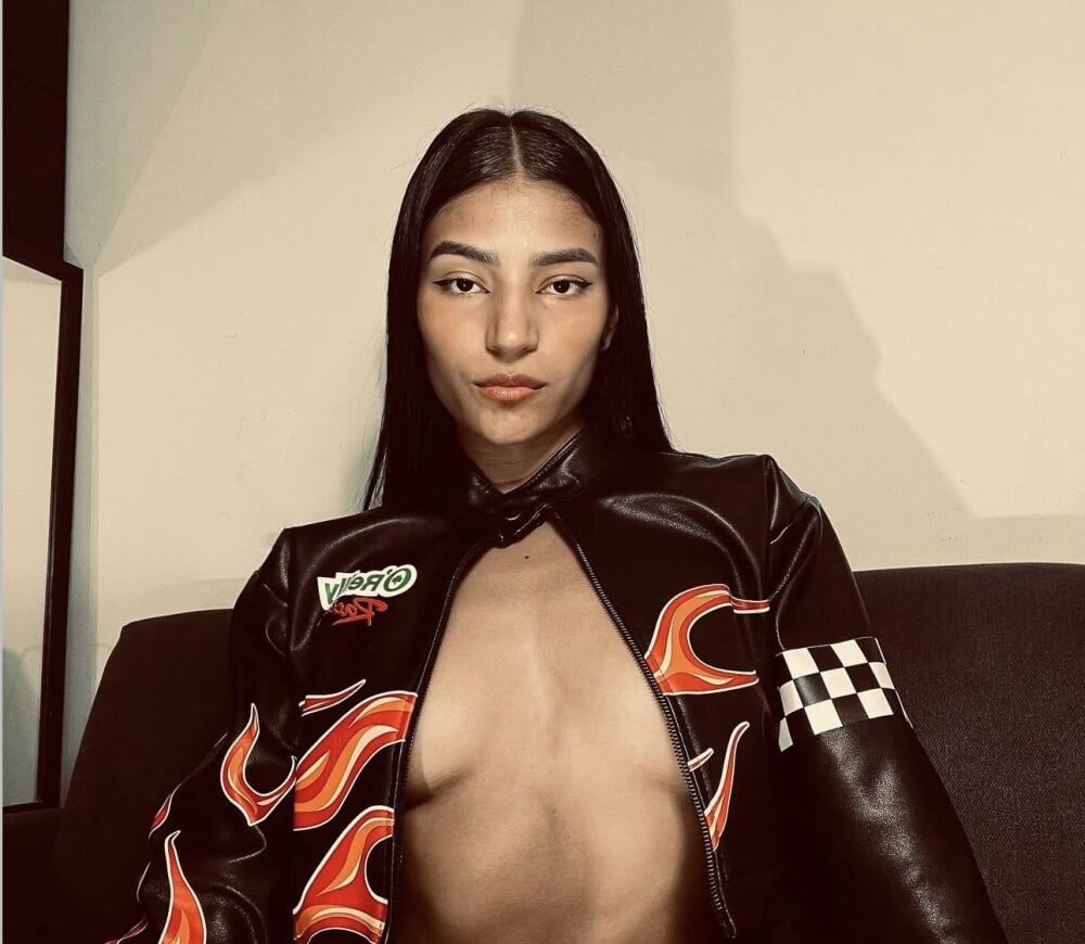 stripchat ema_rose_ webcam profile pic via sexlivecamsites.com