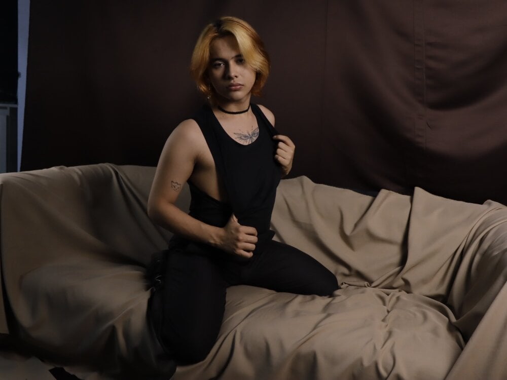 benjidom from stripchat