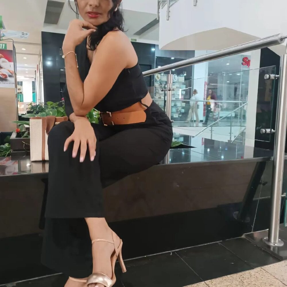 xxx-topcamgirls.com gaby_jazmin livesex profile in land-of-good-girls cams