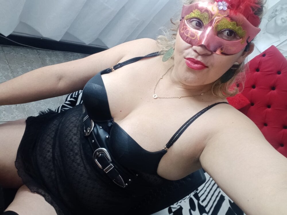 Live sex webcam photo for maturekn9limits #290056462