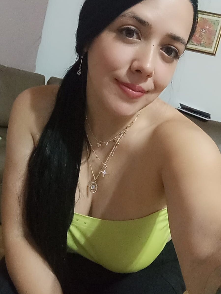 sexcam3d.net vivianasweet livesex profile in in-your-bed-and-your-heart cams