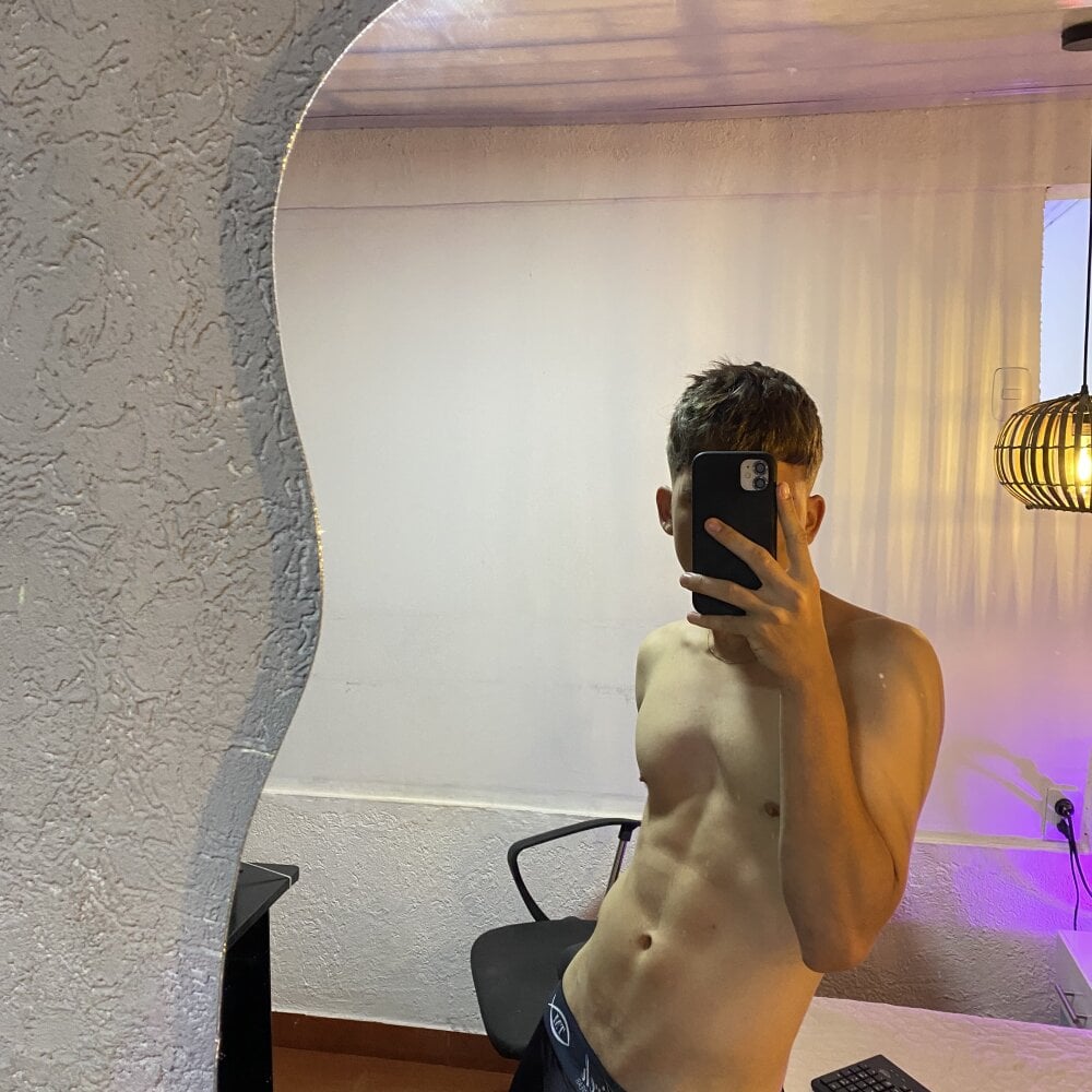 phillipe_pinky profile