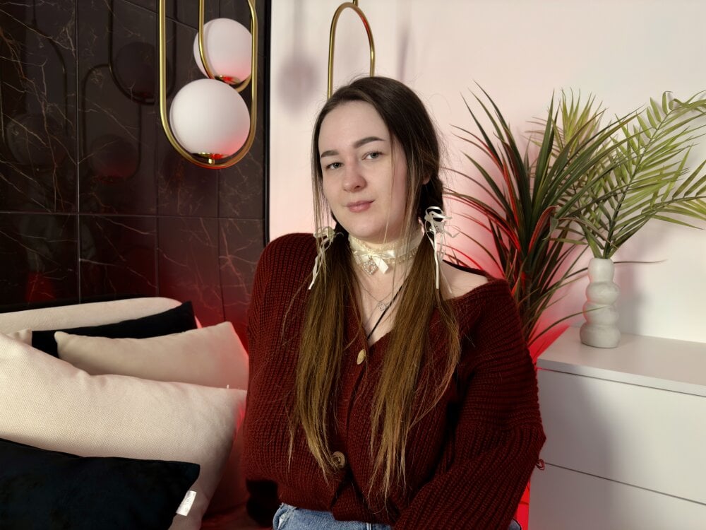 stripchat emmabloomm webcam profile pic via maturelivesexcams.com