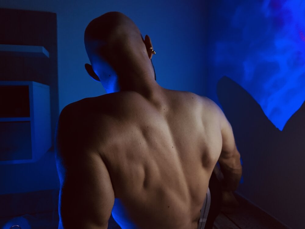 Juan_Castellanos7 profile