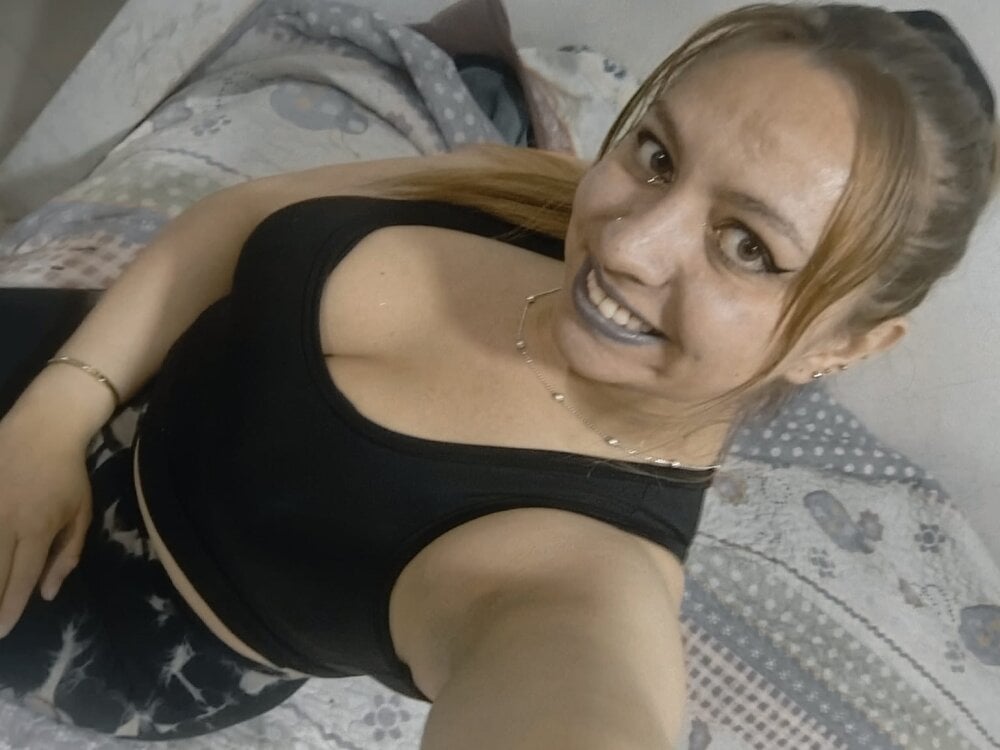 miah-princess webcam profile - Cameroonian