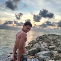 WidecutReader's webcam live show