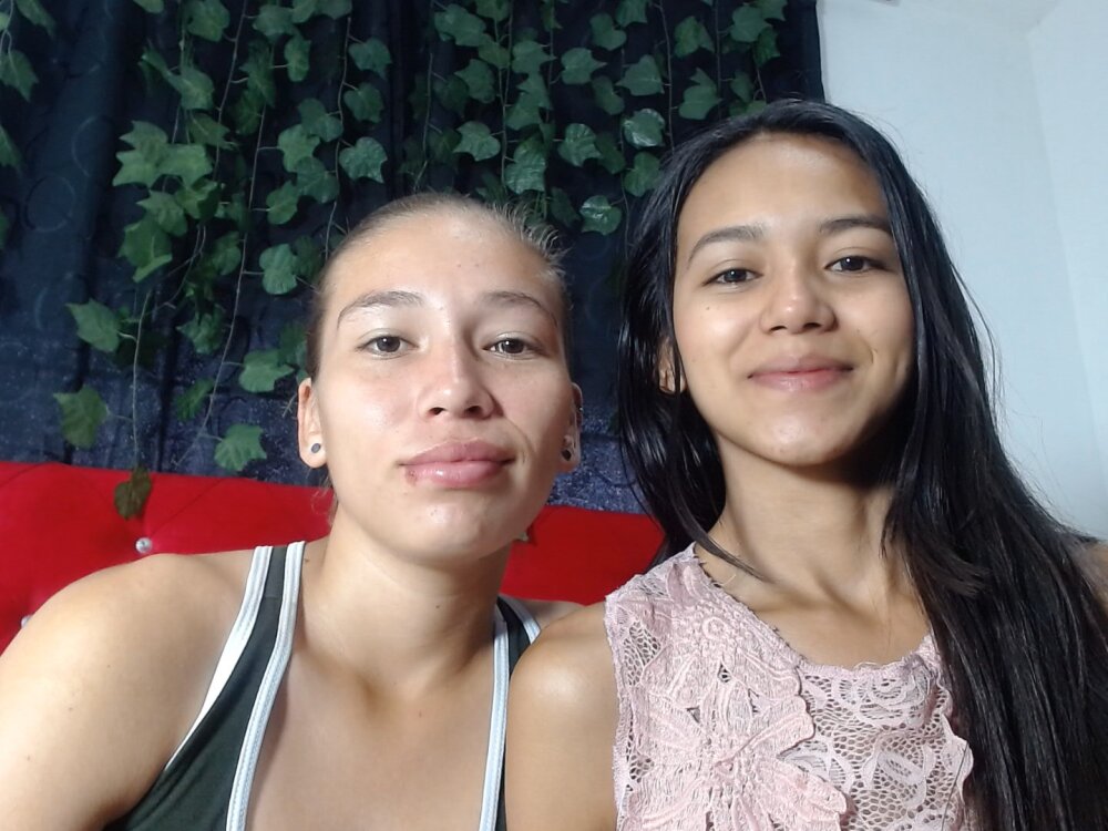 Live sex webcam photo for MiaValeria4U #288942163