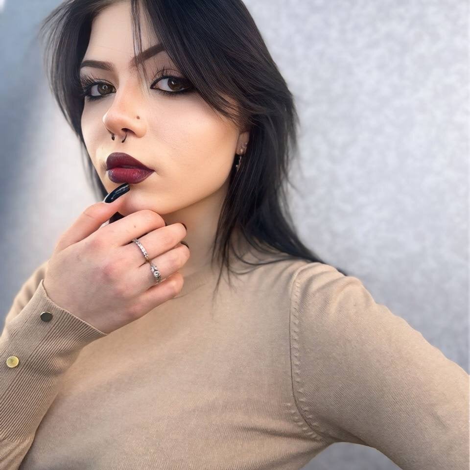 mega-camsex.net winterarehart livesex profile in brown-hair cams