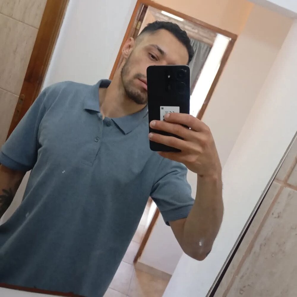 valentino2325 from stripchat