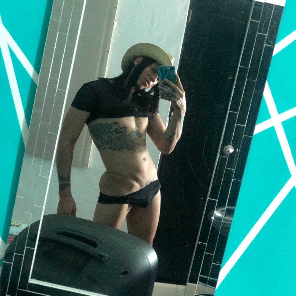 arohomlester from stripchat