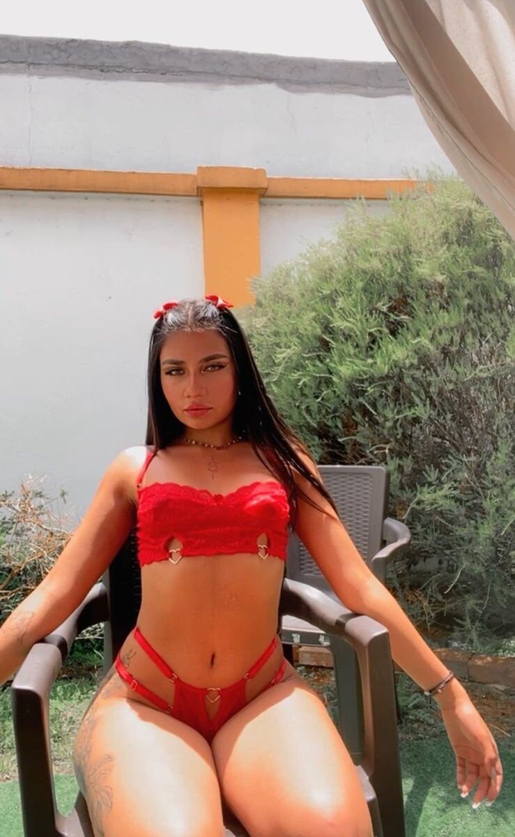 SofiLeon_Pink's Offline XXX Chat