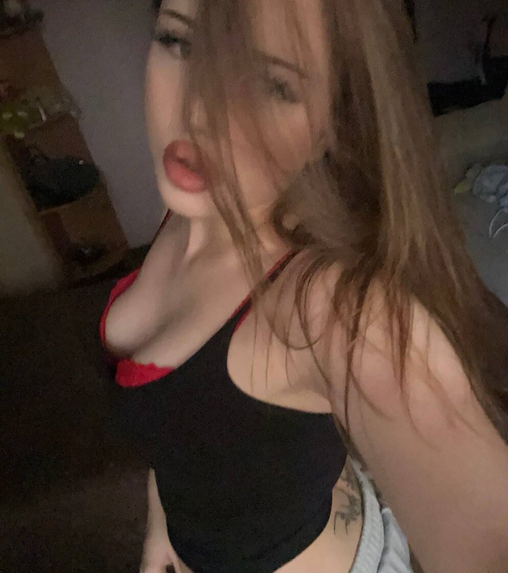 show2cam.com tanyamoor livesex profile in white cams