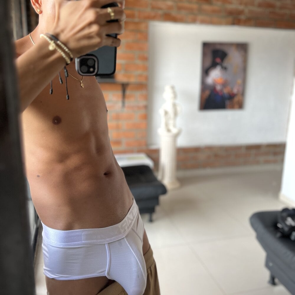 carvaloo from stripchat