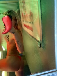 Sexy_blonde_babe69's Live Sex Cam Show