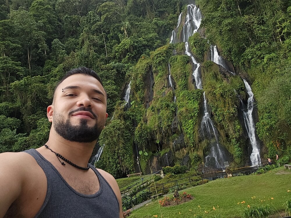 mathewv_ from stripchat