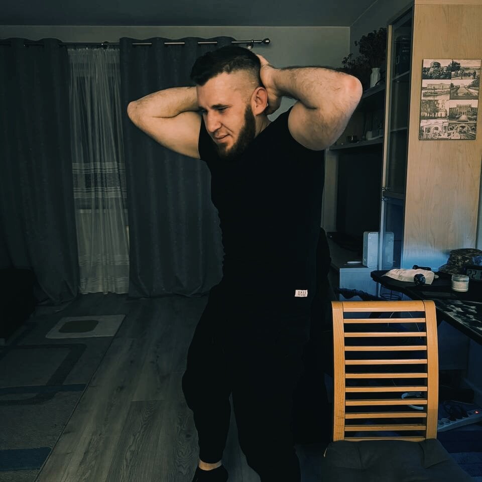 Yevhen055 Obrolan XXX Offline