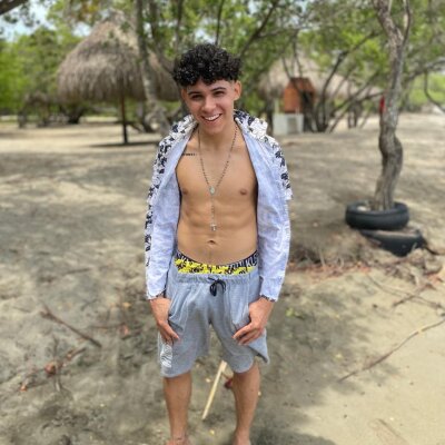 johnnybravo_420 from stripchat