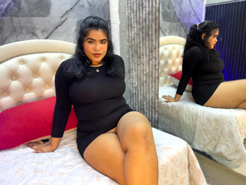 chatnmate.com luna_tower livesex profile in i-hope-its-in-your-heart cams
