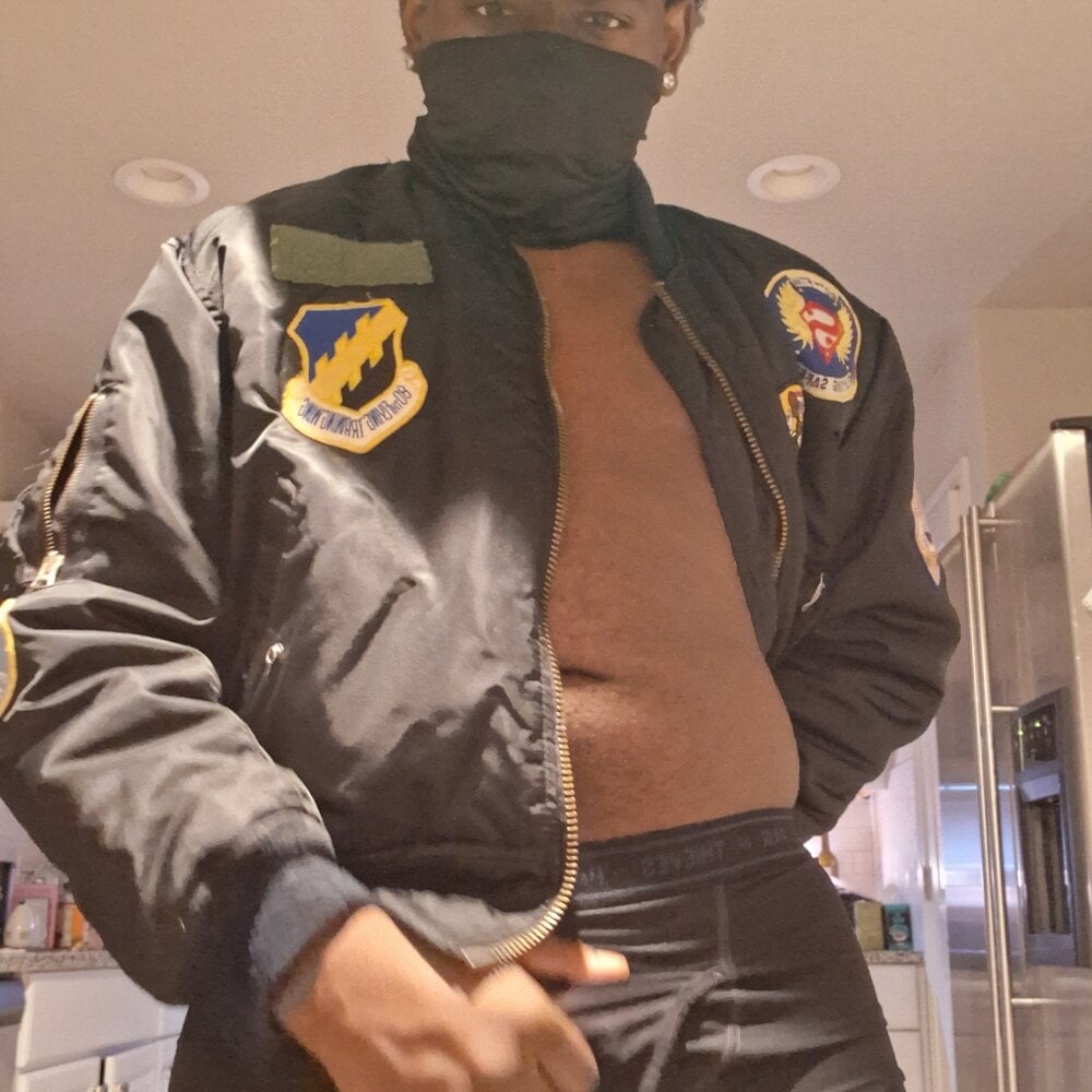 Satxbigblack7's Offline XXX Chat