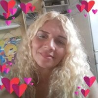 Barbie_Milf's Offline Chat Room