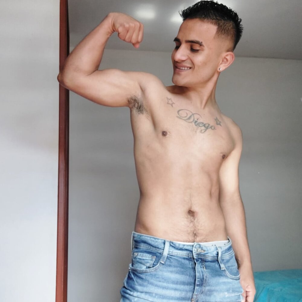 diegocr_ live cam model at StripChat