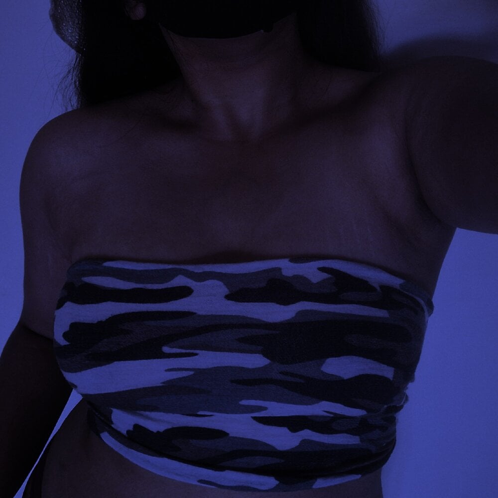 badgirlwebcam.com emral livesex profile in hell-were-is-warm-and-good cams