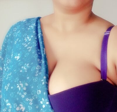 Ishani__ on StripChat