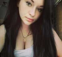 BRUNETTE1995's Offline Chat Room